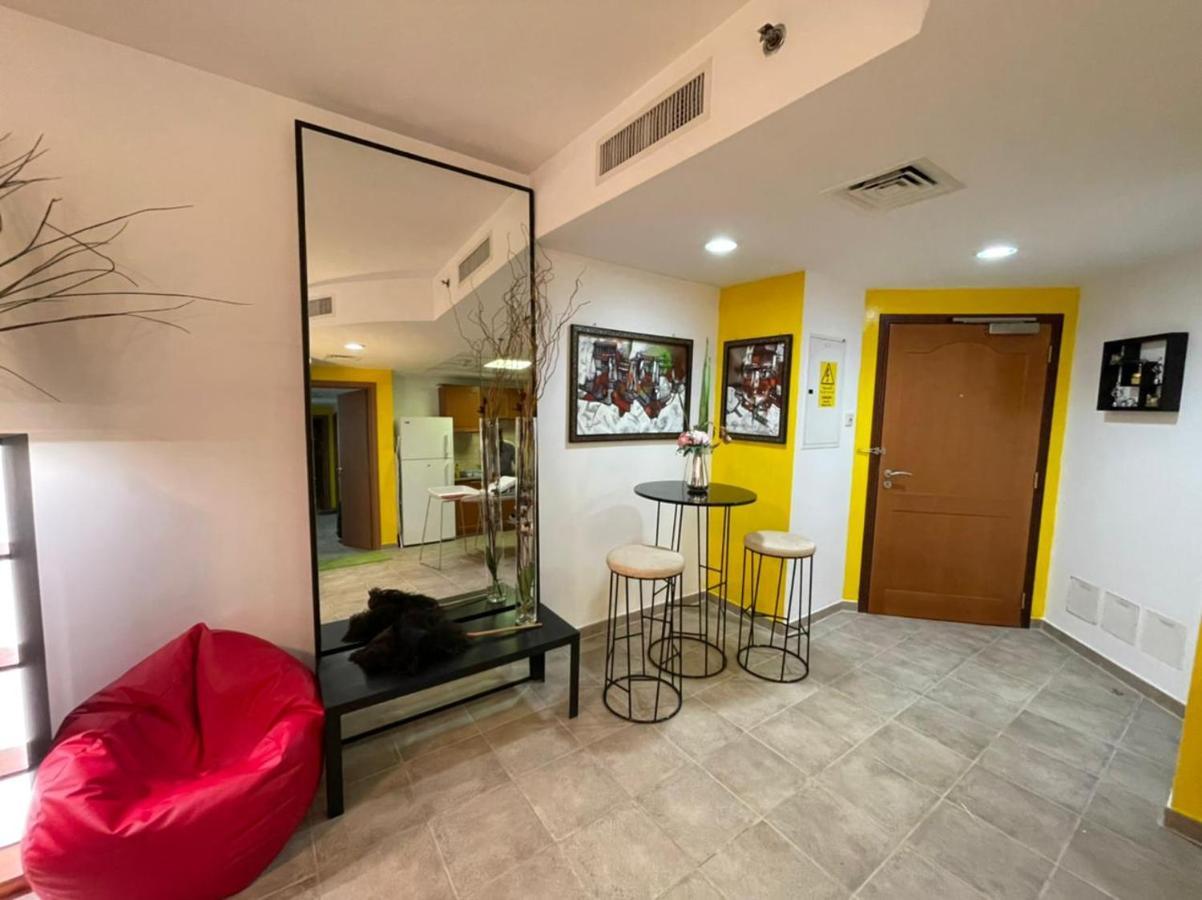 Albergue Travelers Backpackers Dubái Exterior foto