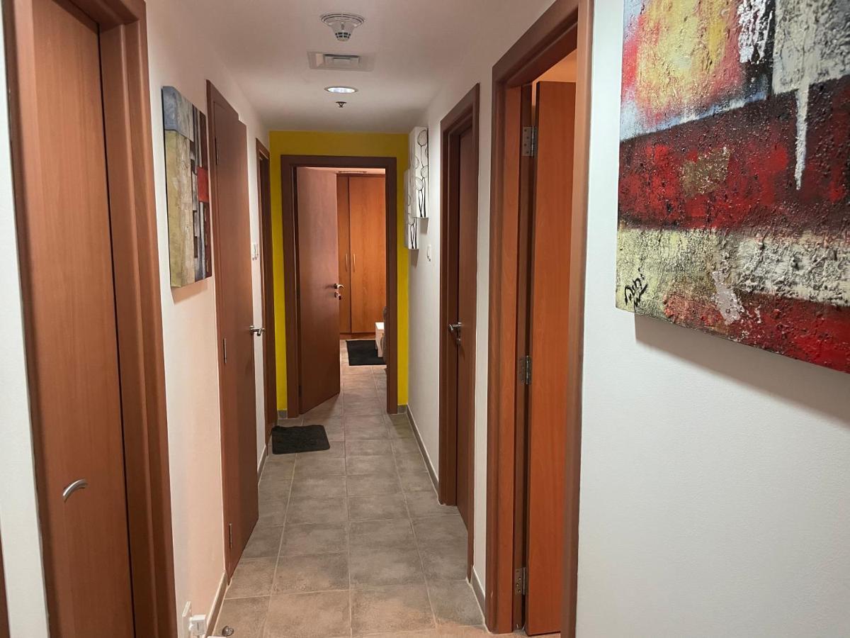 Albergue Travelers Backpackers Dubái Exterior foto